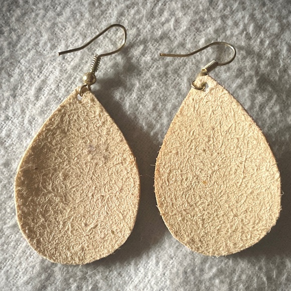 New Handcrafted Gold Leather Drop Earrings Lightweight 2”x 1” Gold French Hooks - Picture 3 of 5